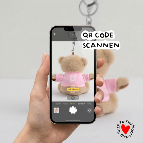Teddy Geschenk wird von einem Handy gescannt